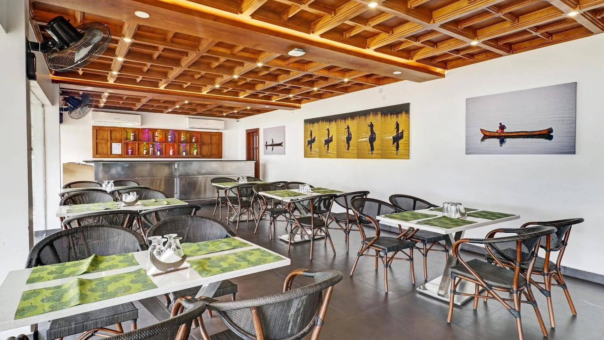 Townhouse Oak Edassery'S Sealine Villa Stay Kochi Hotel