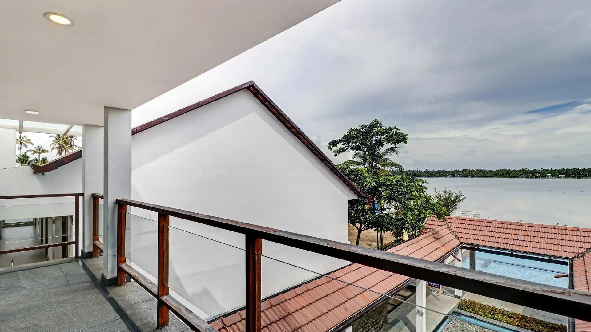 Townhouse Oak Edassery'S Sealine Villa Stay Kochi