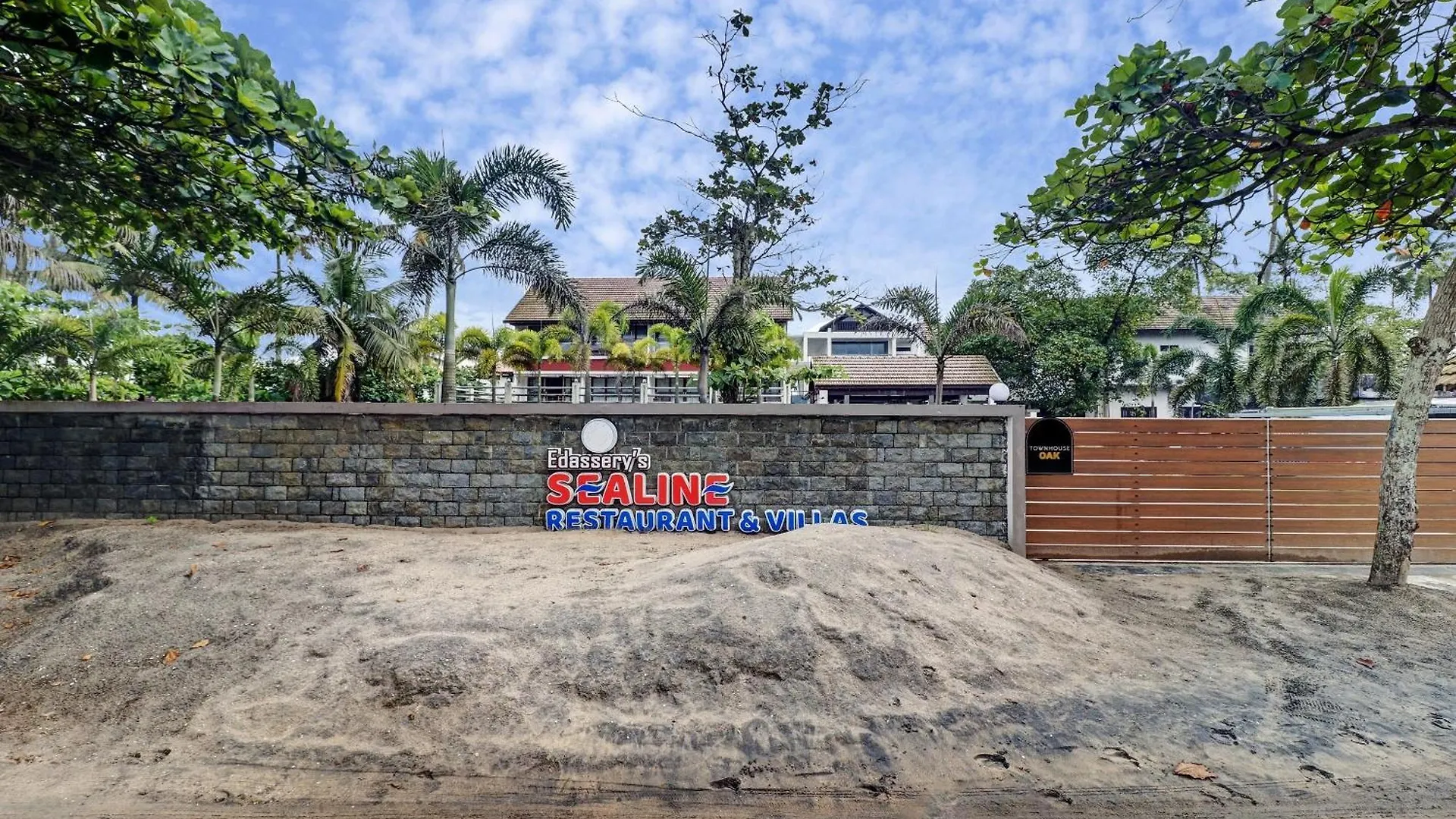 Townhouse Oak Edassery'S Sealine Villa Stay Kochi Hotel
